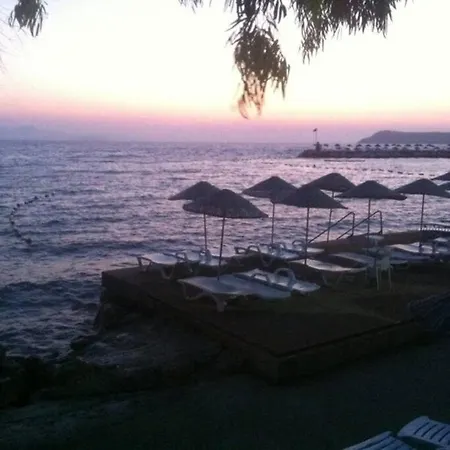 Hotel Yalikavak/gumusluk'de Sahili Olan Yazlik